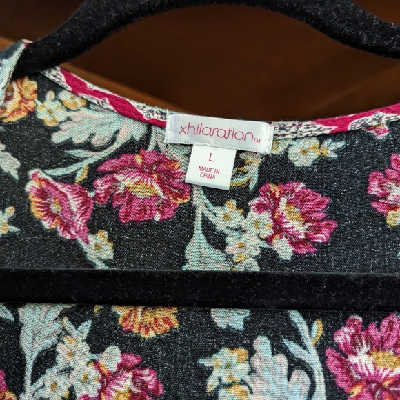 Xhilaration Bell Sleeve, Multicolored Romper Size Large - Picture 3 of 5